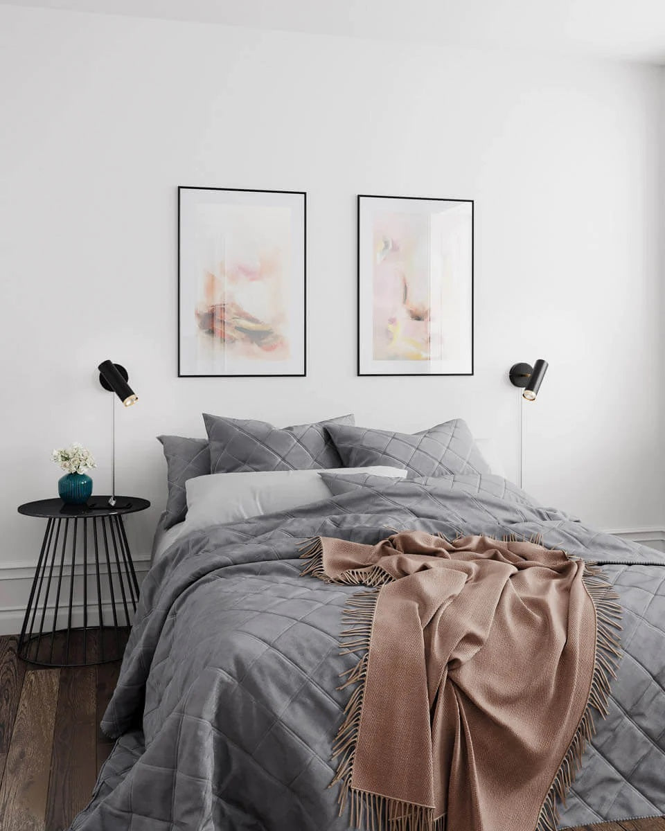 Puls mat sort væglampe