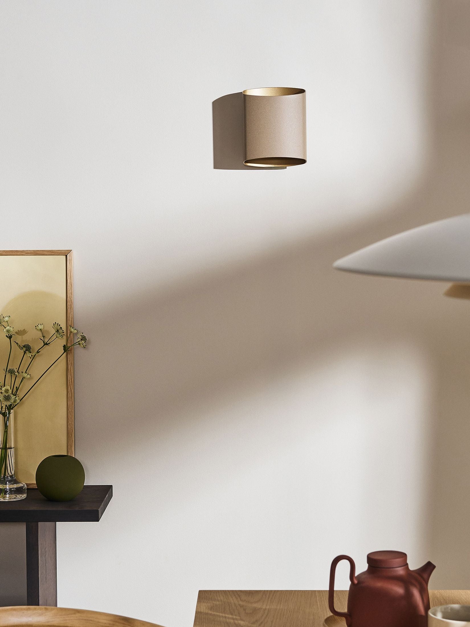 Sinne sand/messing væglampe