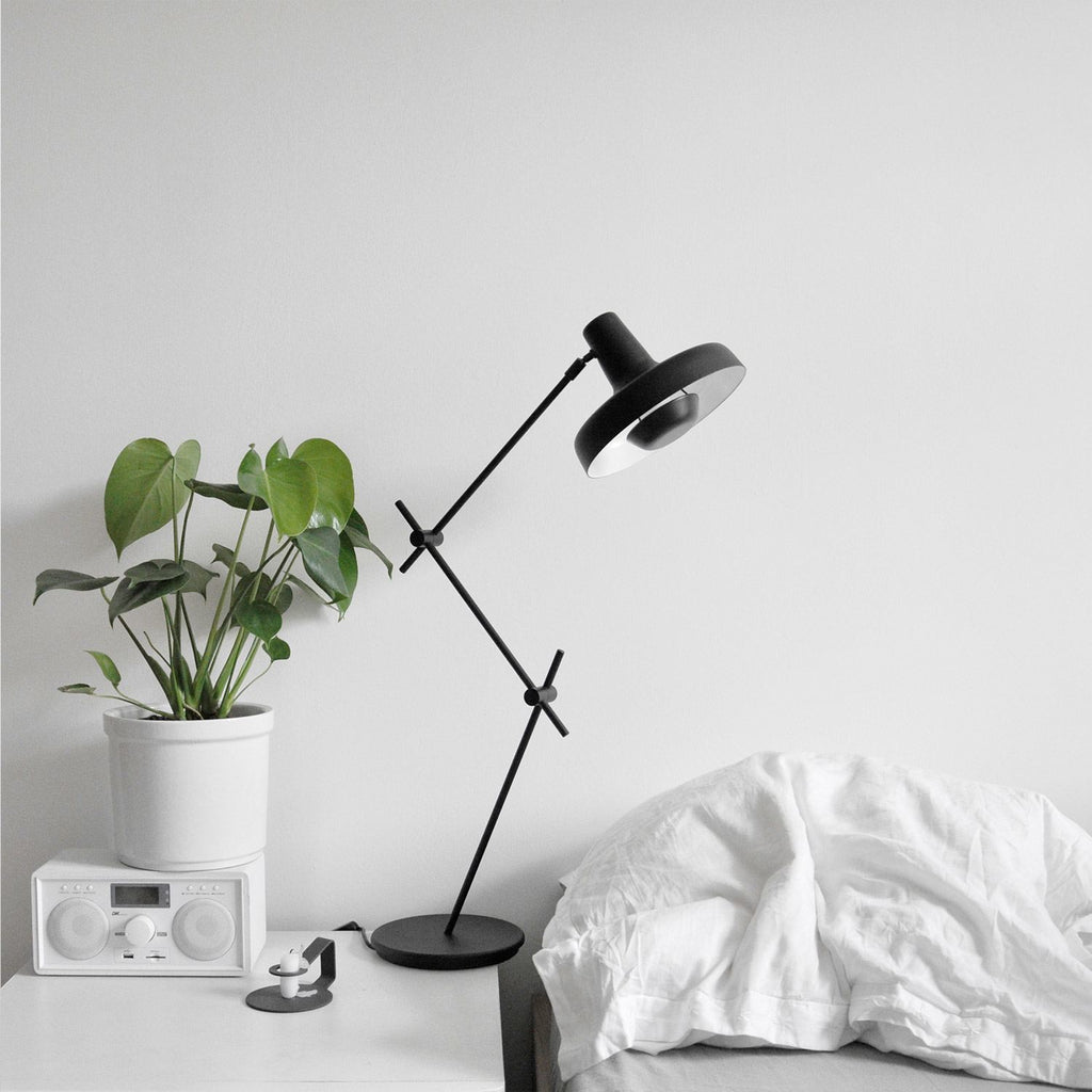 Arigato Bordlampe Sort