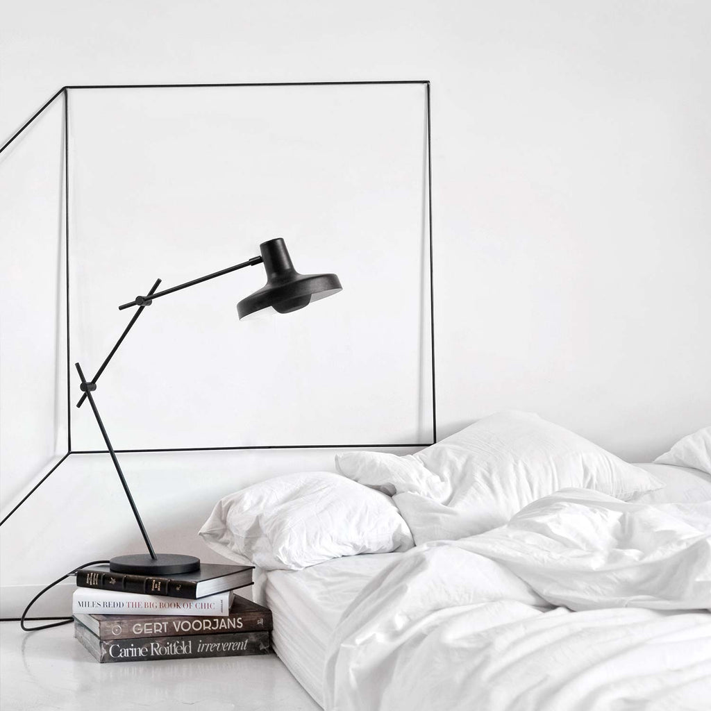 Arigato Bordlampe Sort