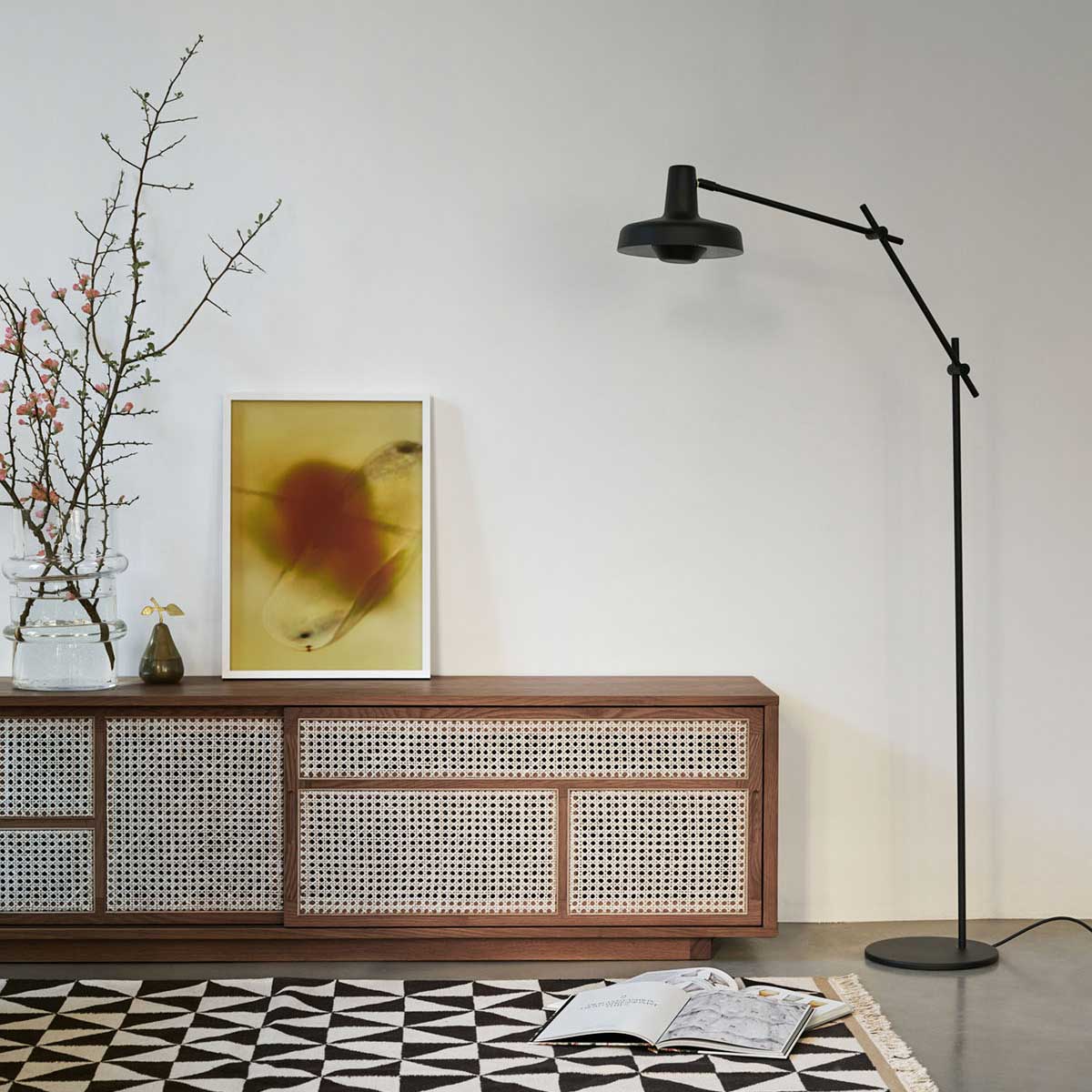 Arigato Gulvlampe Sort
