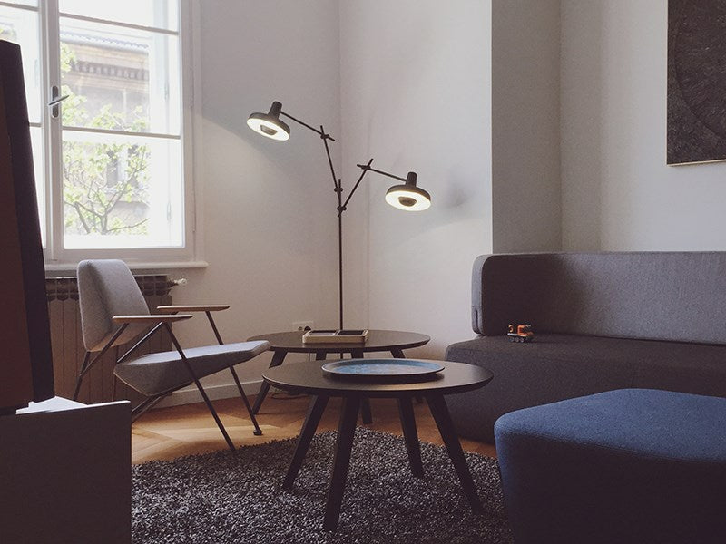 Arigato Gulvlampe 2 arme Sort