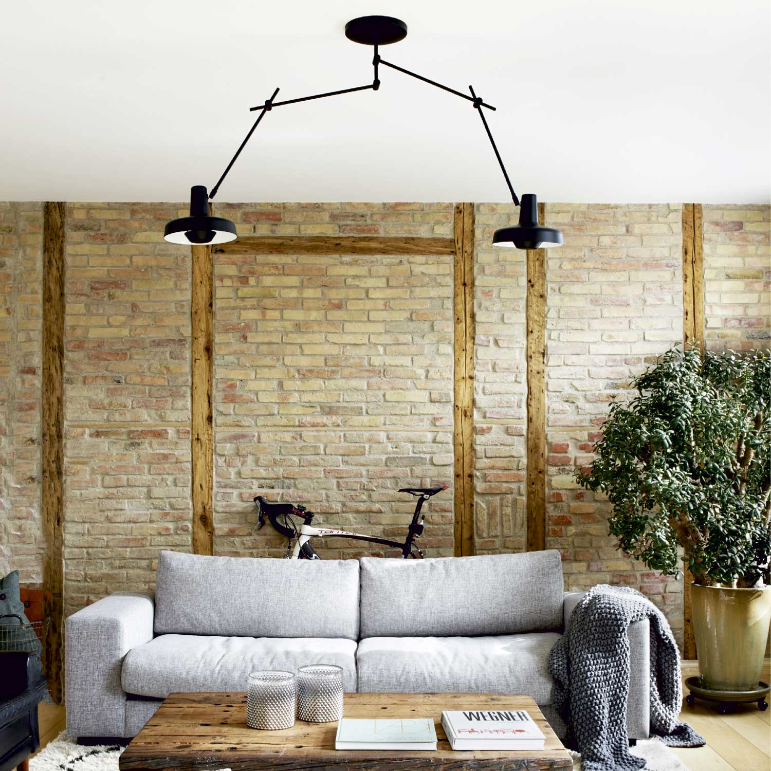 Arigato 2 arme Loftlampe Sort