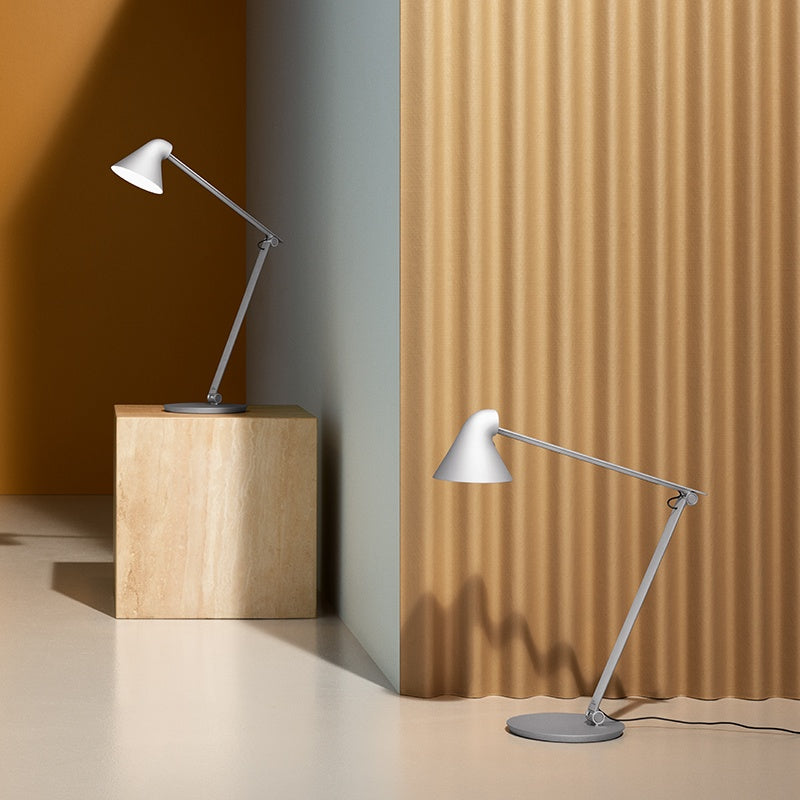 NJP bordlampe lys alu grå 2700k