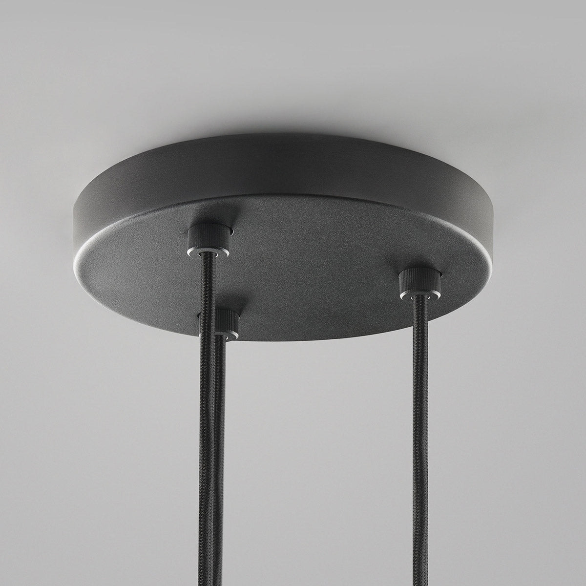 Ceiling base Ø200/3 pendel sort