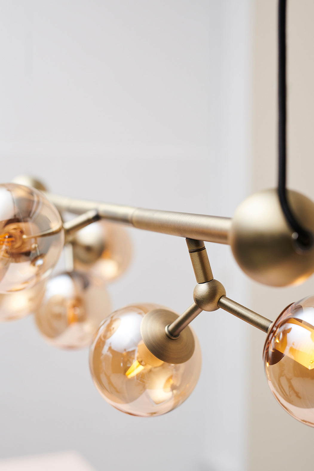 Atom Langbordspendel Mini Antik Messing Amber
