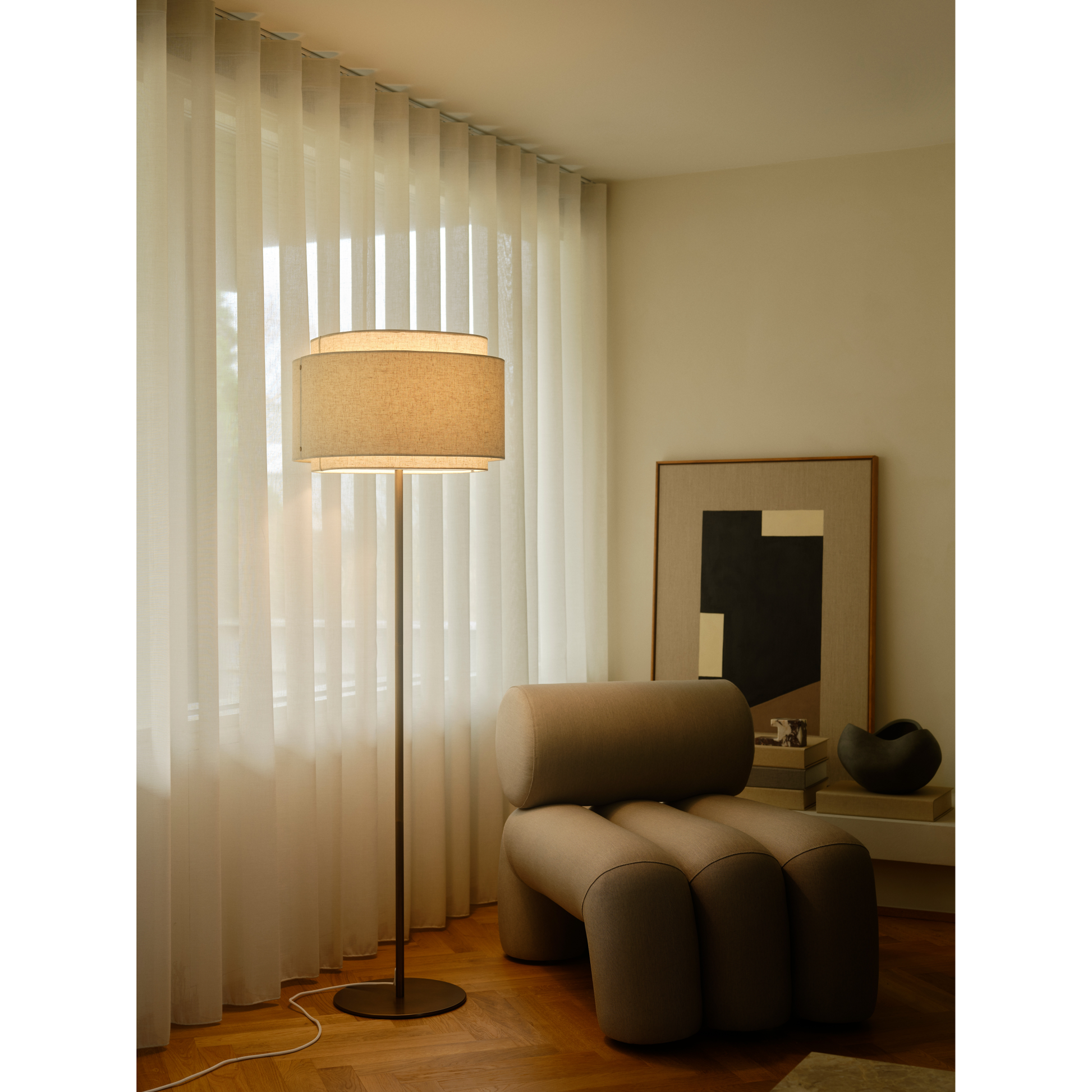 DFTP TAKAI BRUNERET MESSING/HØR STOF GULVLAMPE