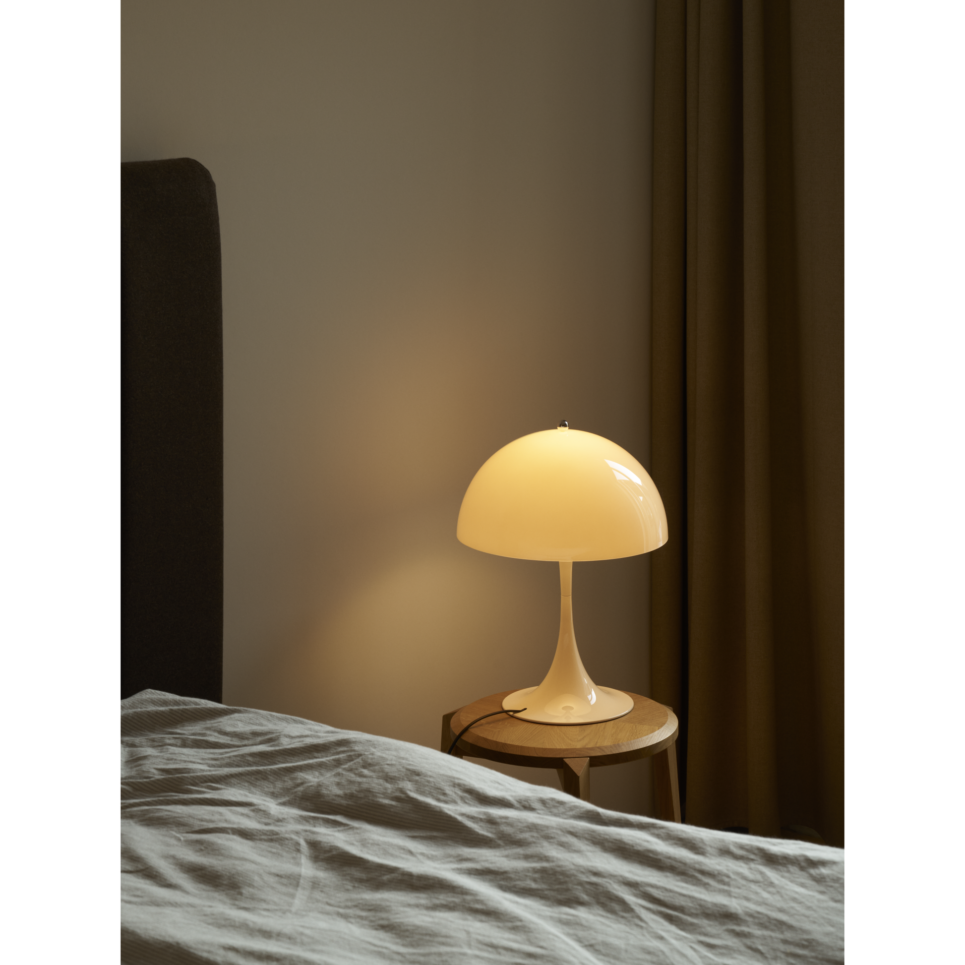 PANTHELLA 320 OPAL BEIGE BORDLAMPE