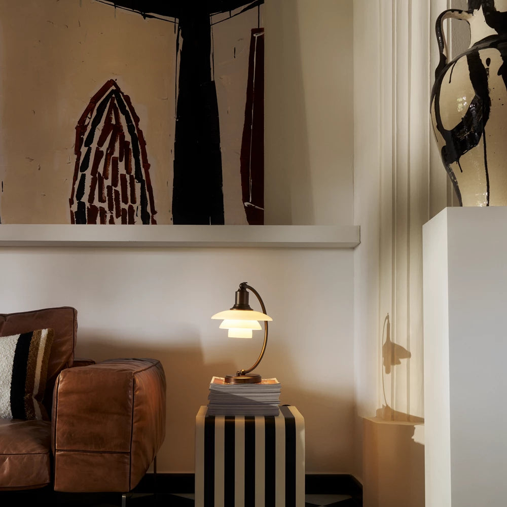 PH 2/2 Luna bruneret messing og opalglas bordlampe