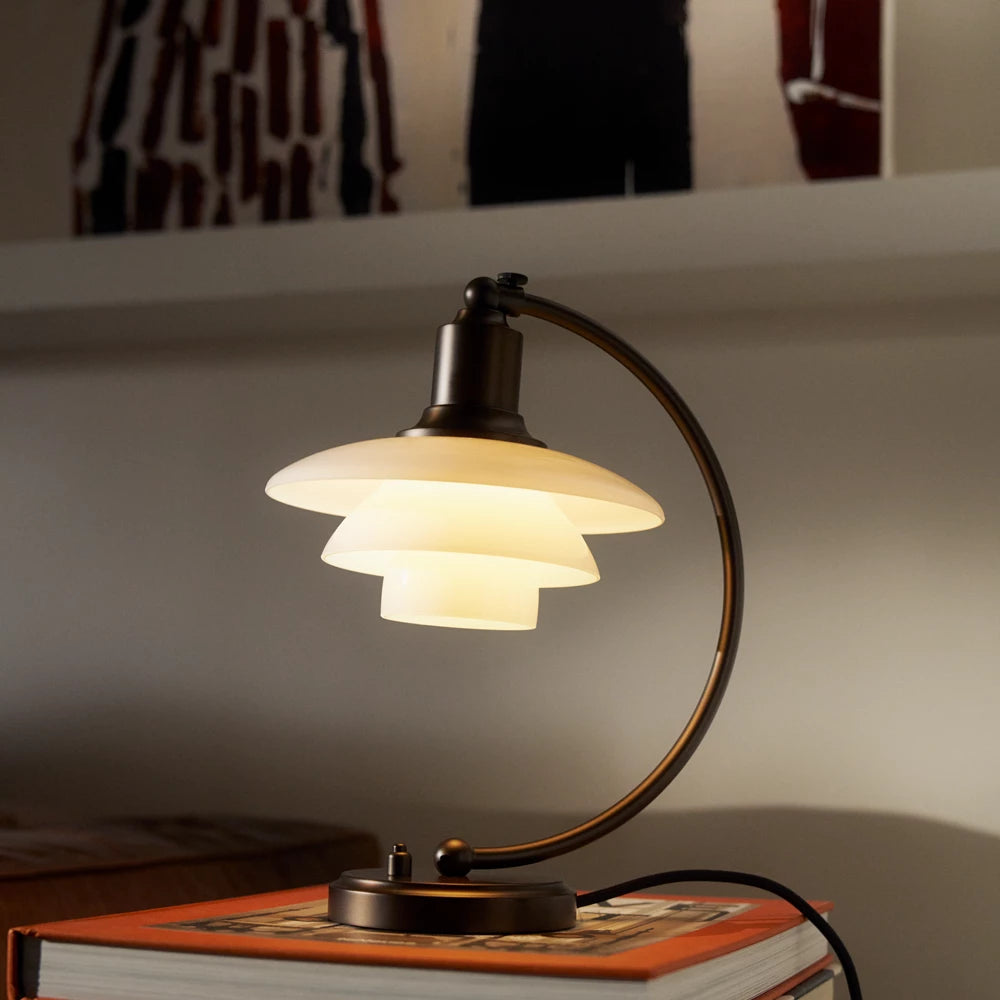 PH 2/2 Luna bruneret messing og opalglas bordlampe