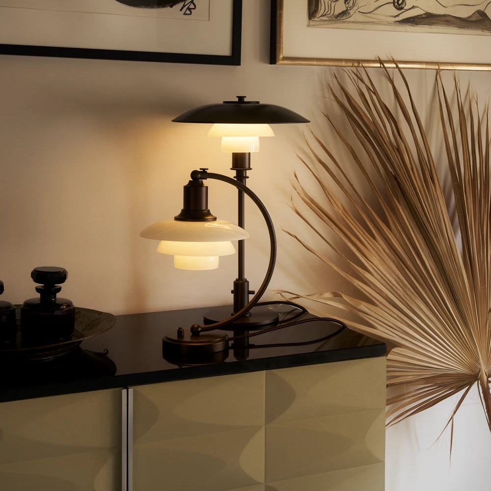 PH 2/2 Luna bruneret messing og opalglas bordlampe