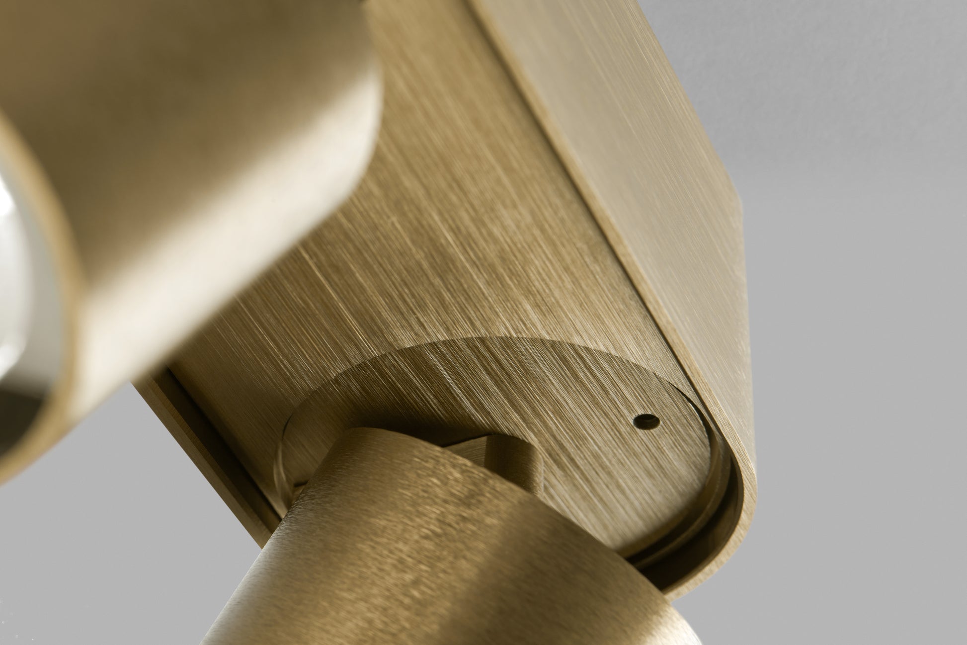 Aura C2 2700/3000K Brass