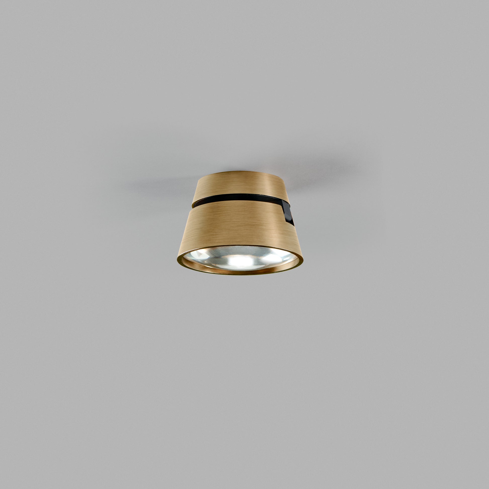 Vantage 1 Brass 8W