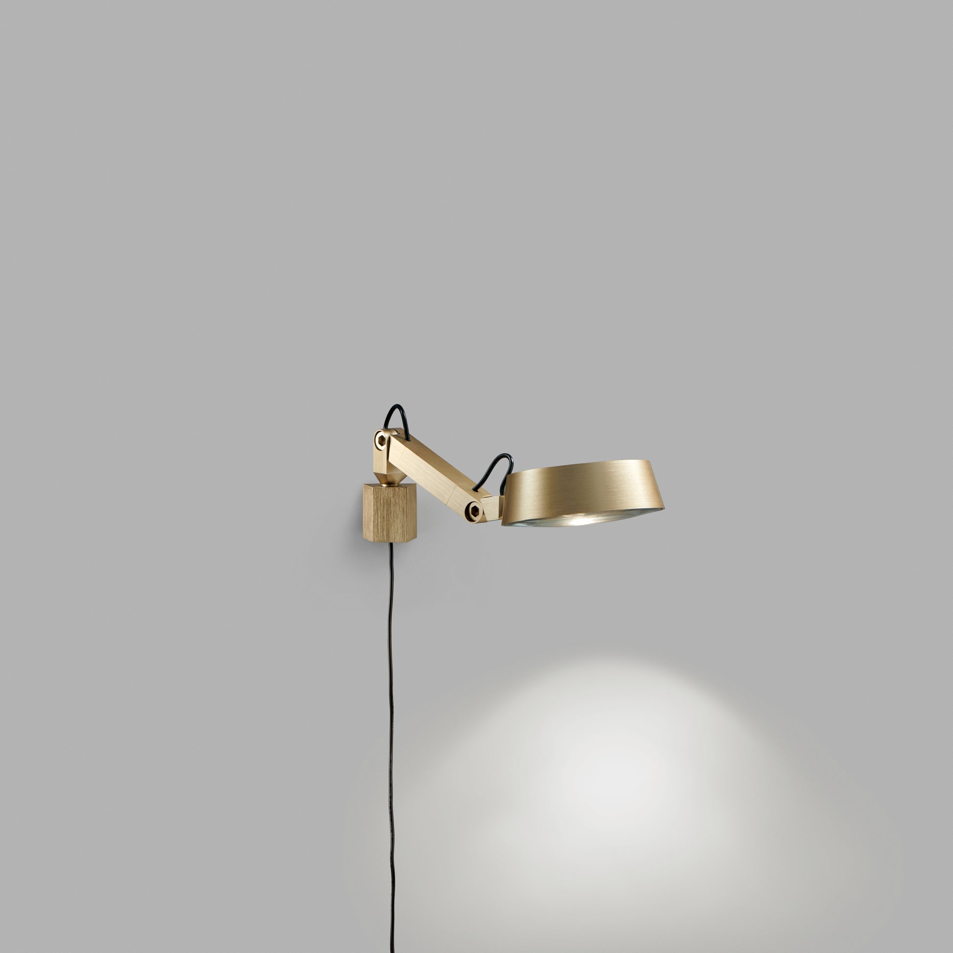 Dark W1 - Brass 3000K
