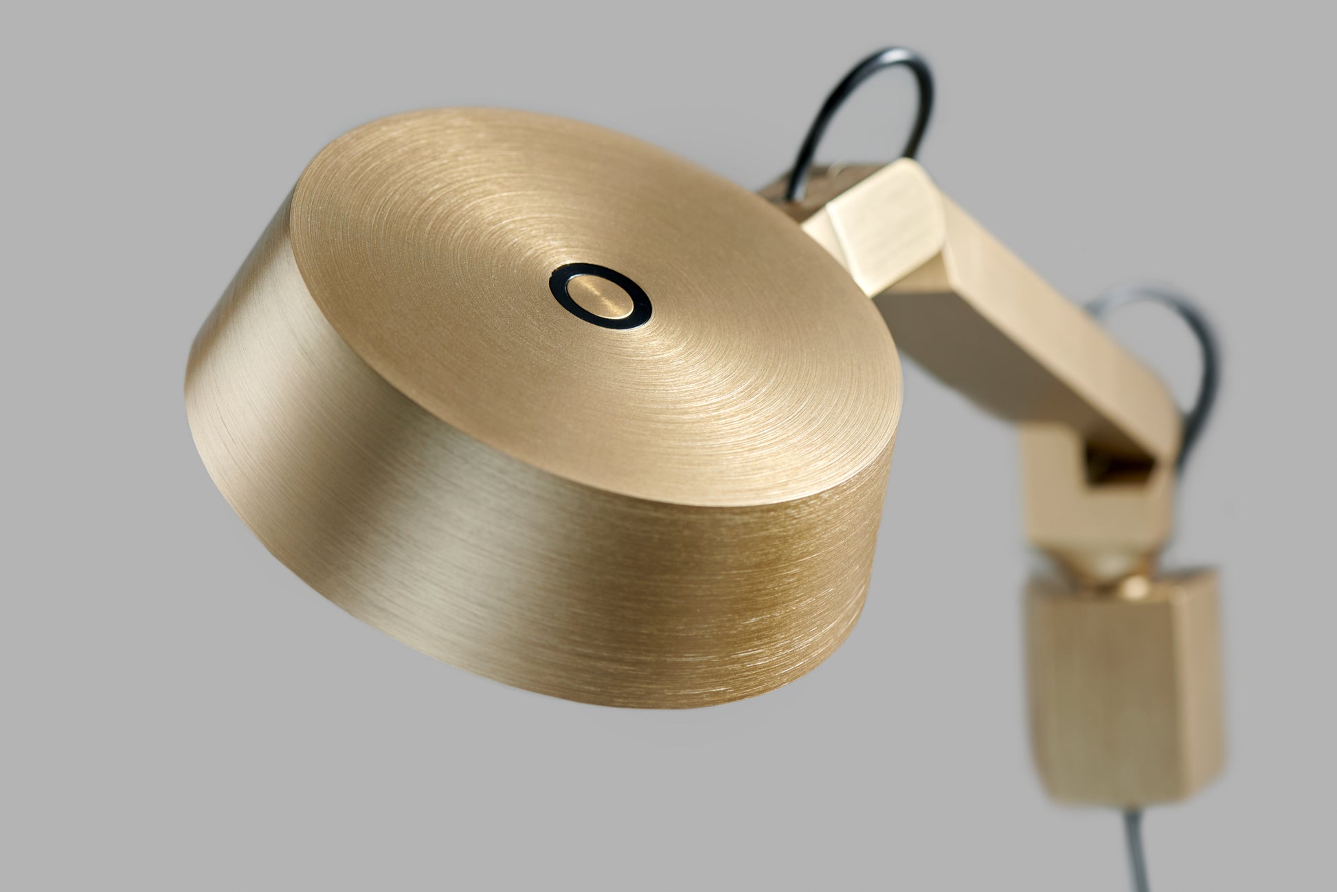 Dark W1 - Brass 3000K