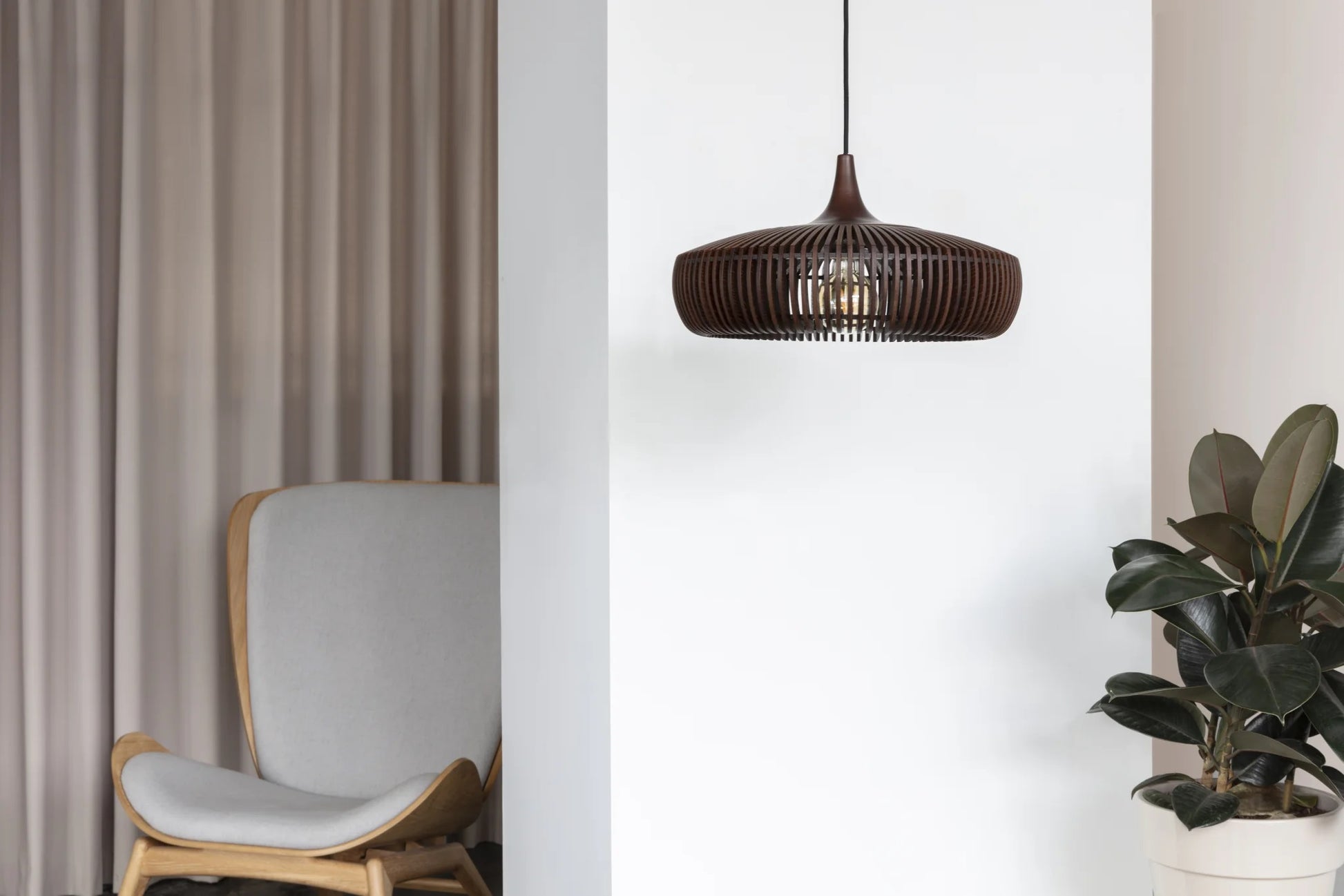 Clava Dine Wood mørk eg pendel