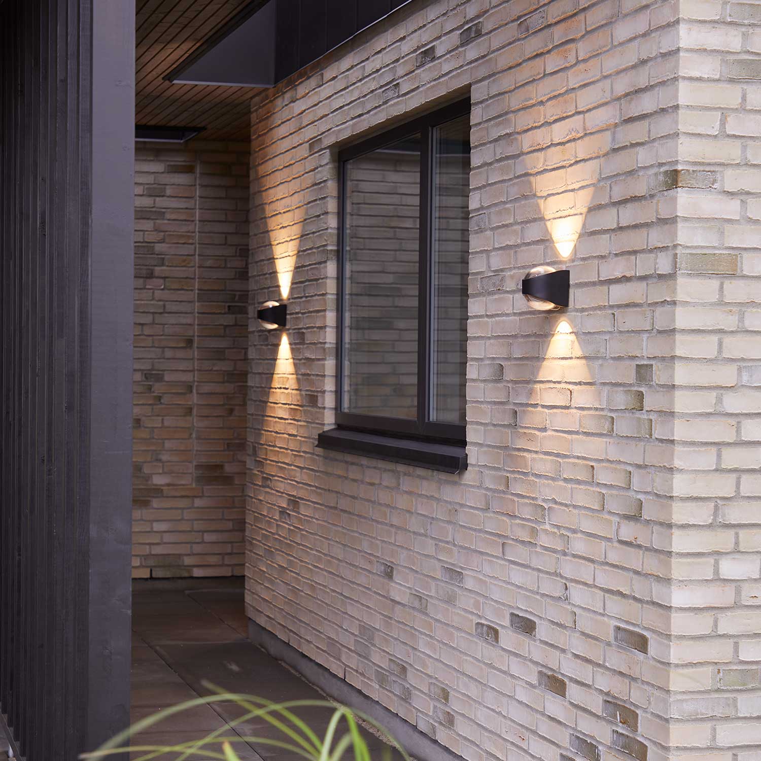 Saga IP65 sort væglampe