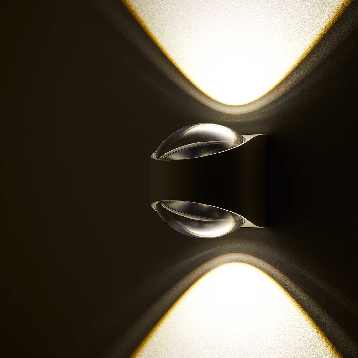 Saga IP65 sort væglampe