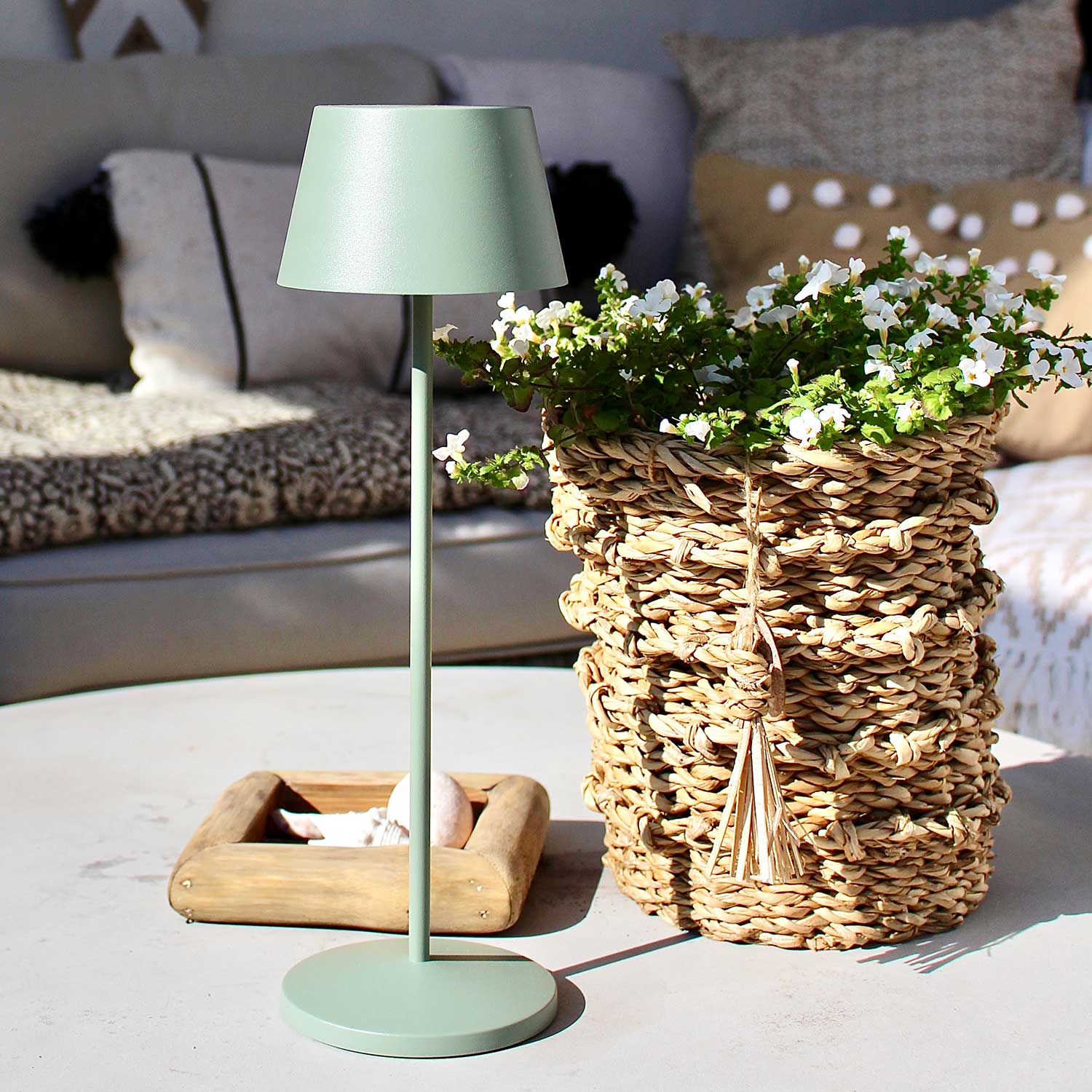 Modi grøngrå bordlampe