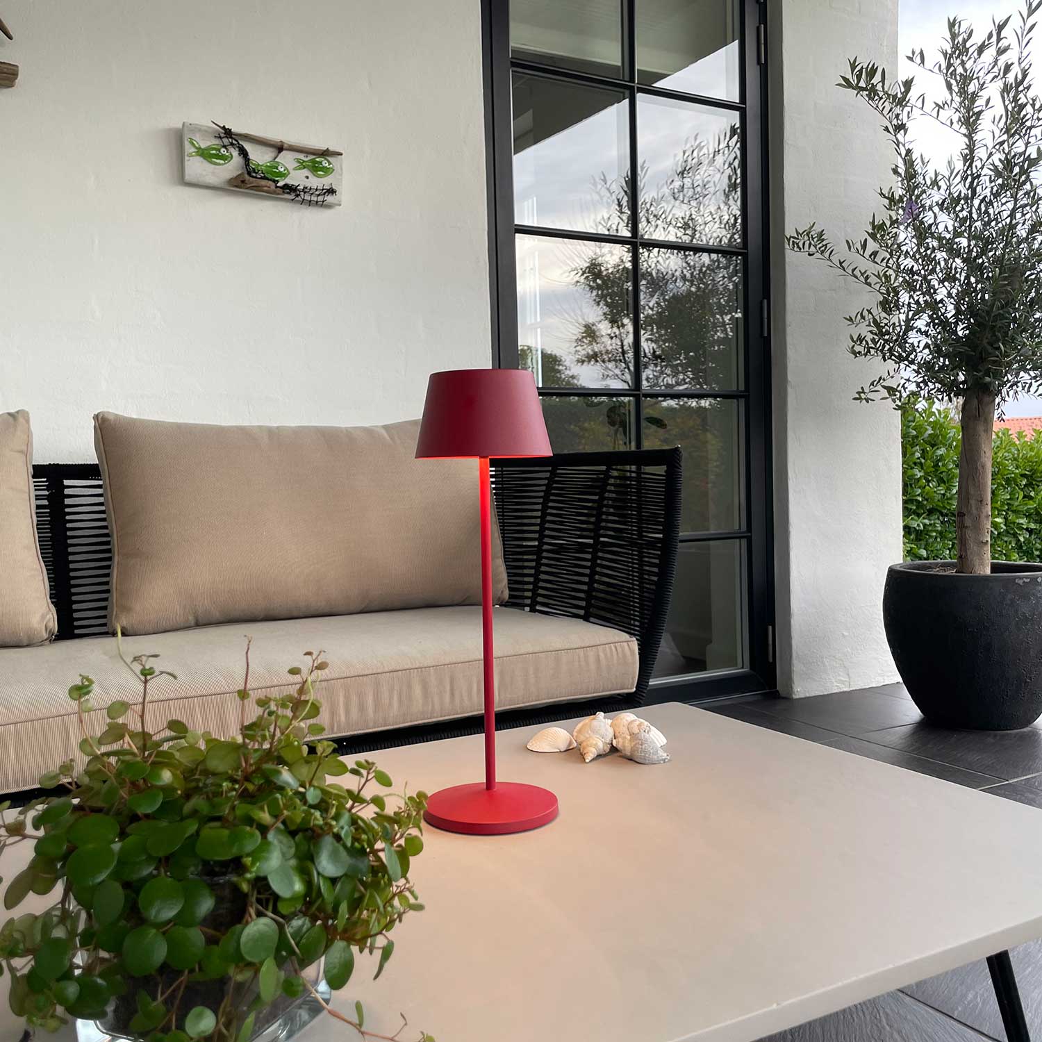 Modi rubinrød bordlampe