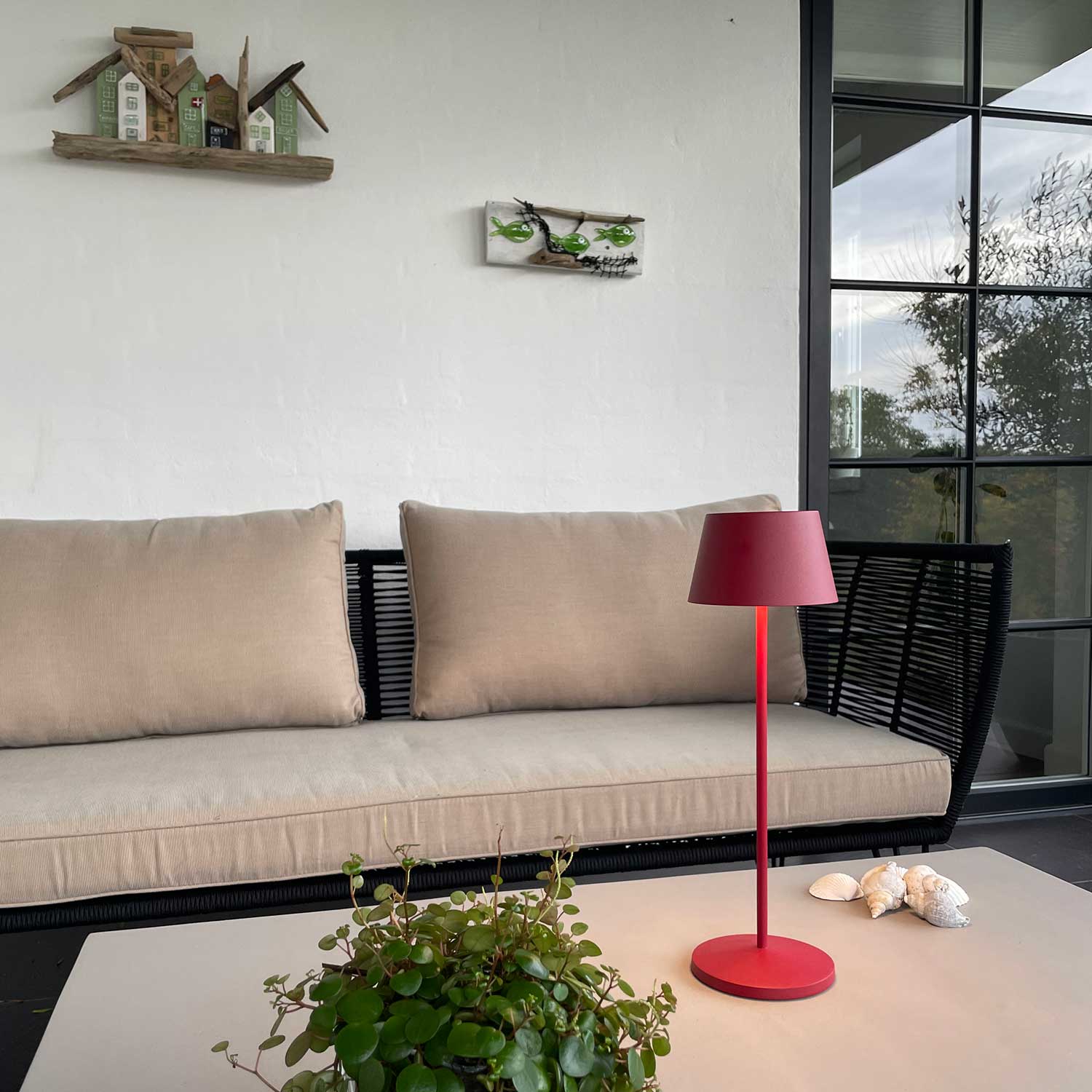 Modi rubinrød bordlampe