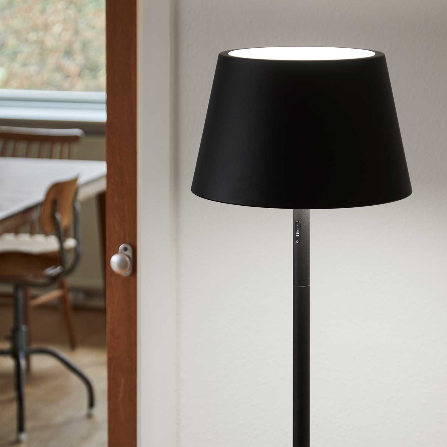 Modi FLOOR sort gulvlampe