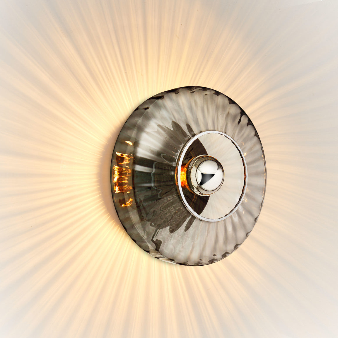 New Wave Optic smoke/silver væglampe