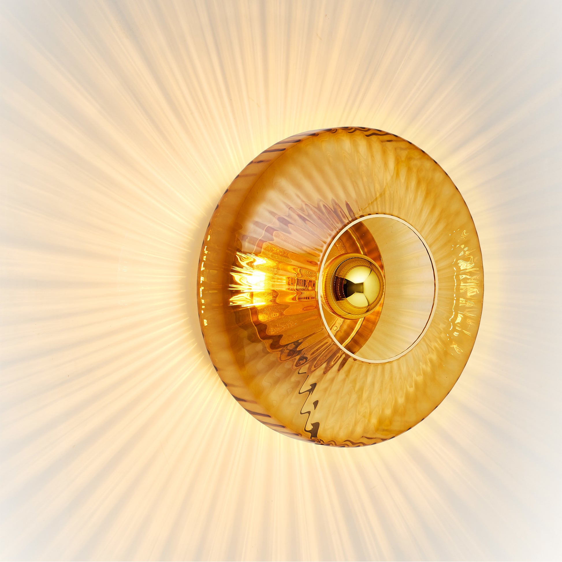 New Wave Optic XL amber/gold væglampe