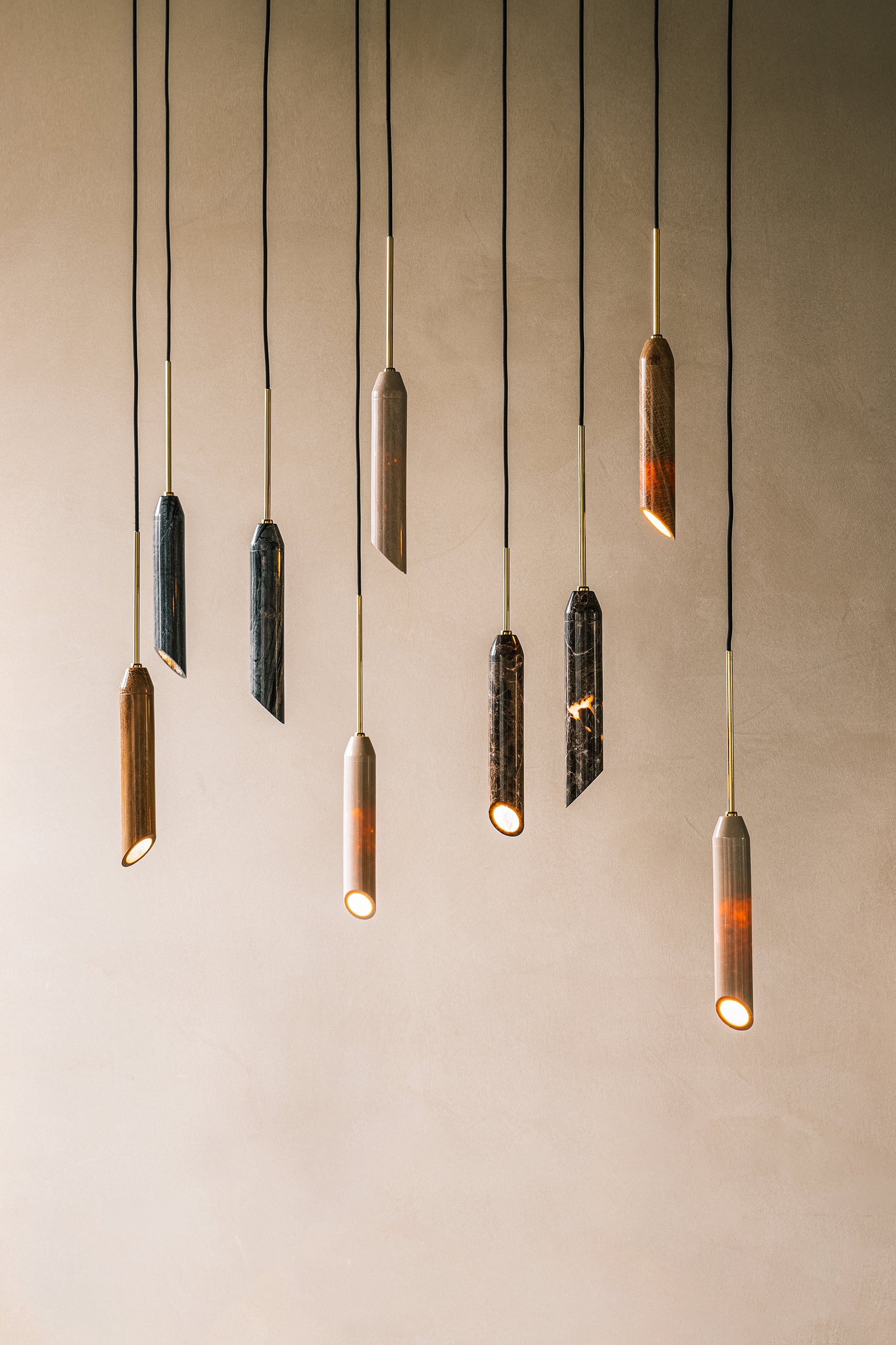 Marble Art sort/guld pendel