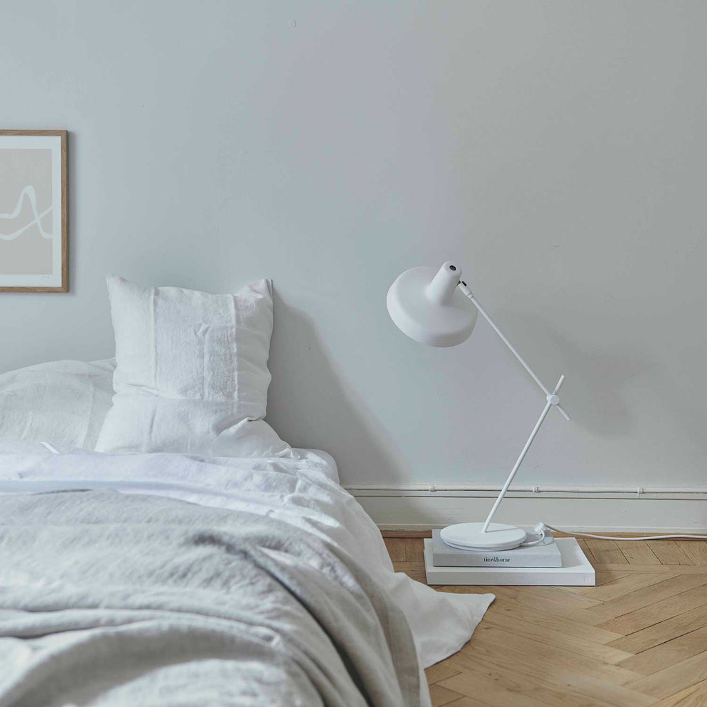 Arigato Bordlampe Kort Hvid