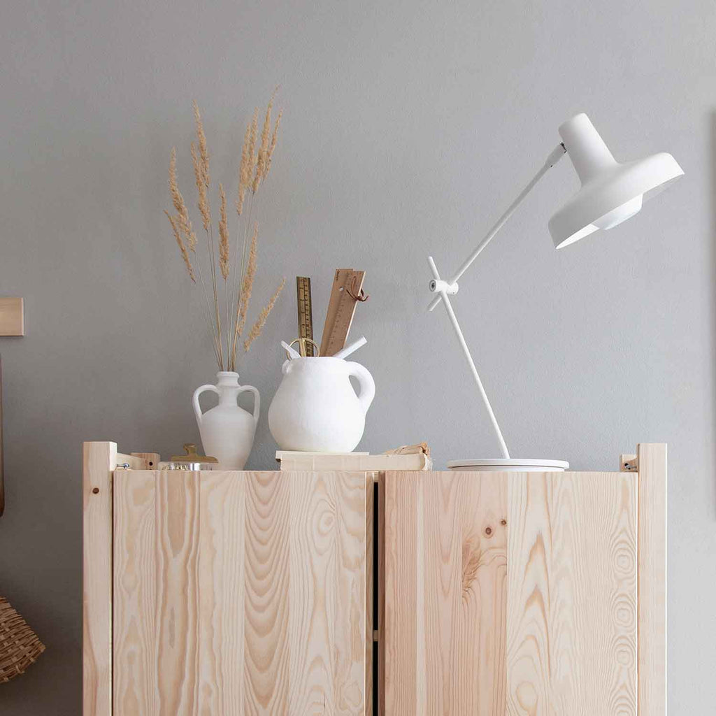 Arigato Bordlampe Kort Hvid