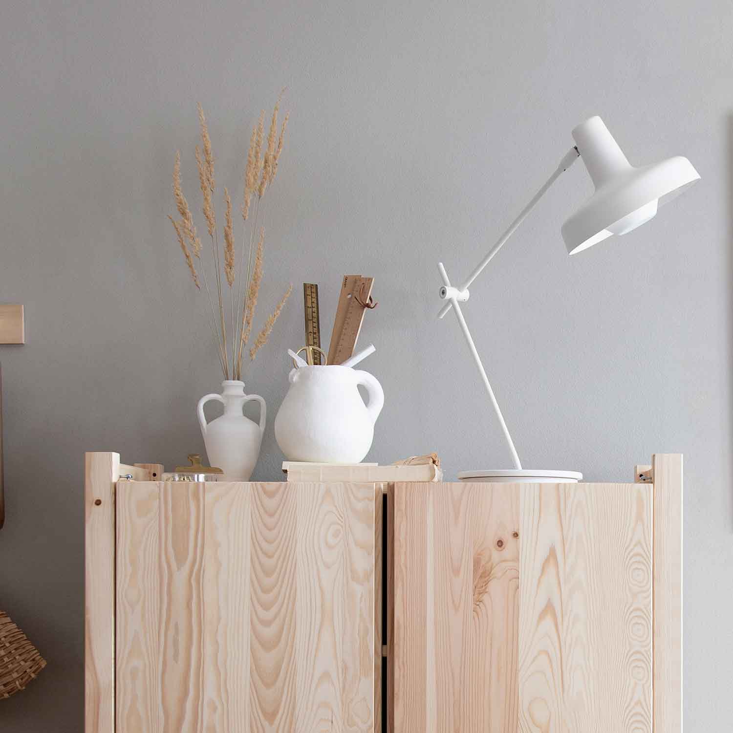 Arigato Bordlampe Kort Hvid