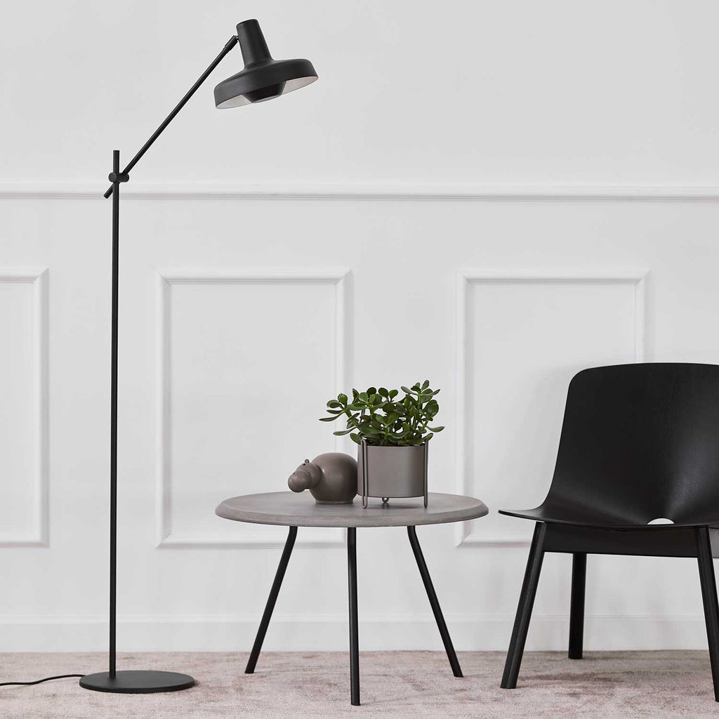 Arigato ar-fp gulvlampe sort
