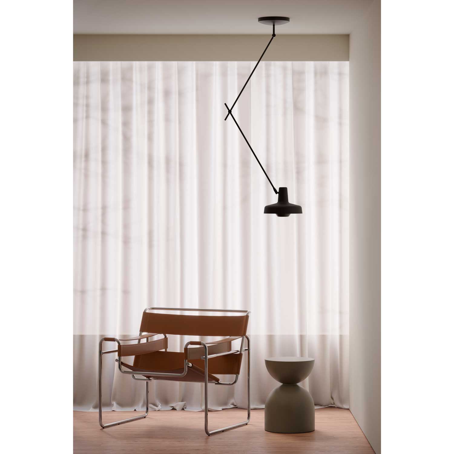 Arigato Loftlampe Lang sort