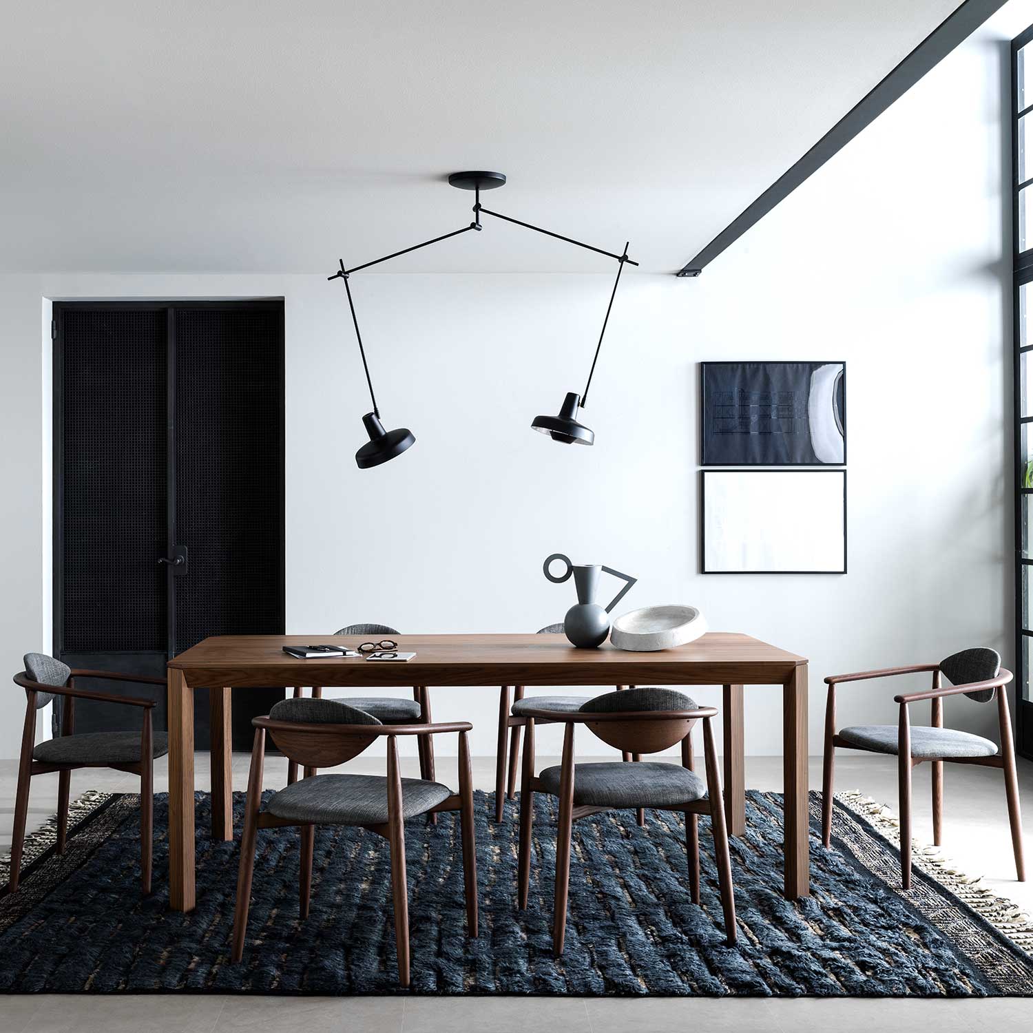 Arigato 2 arme Loftlampe Lang Sort