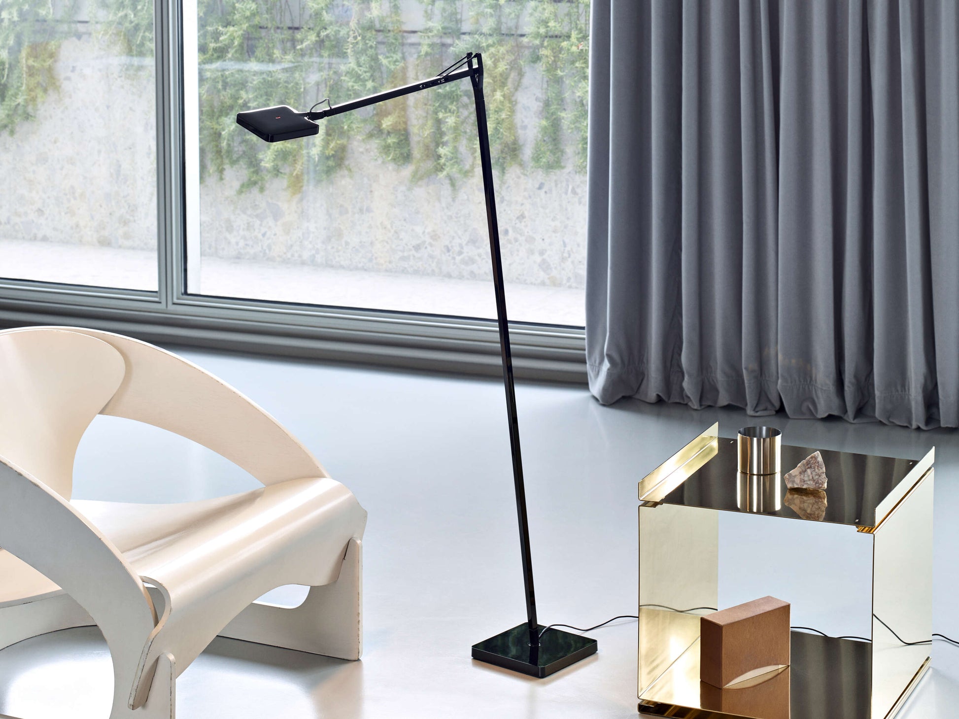 Kelvin LED Gulvlampe Sort