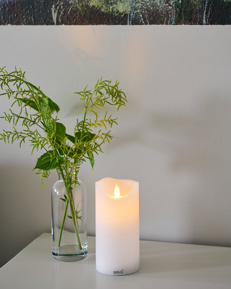 Sara Genopladelig Ø 7,5 cm H 15 cm Hvid