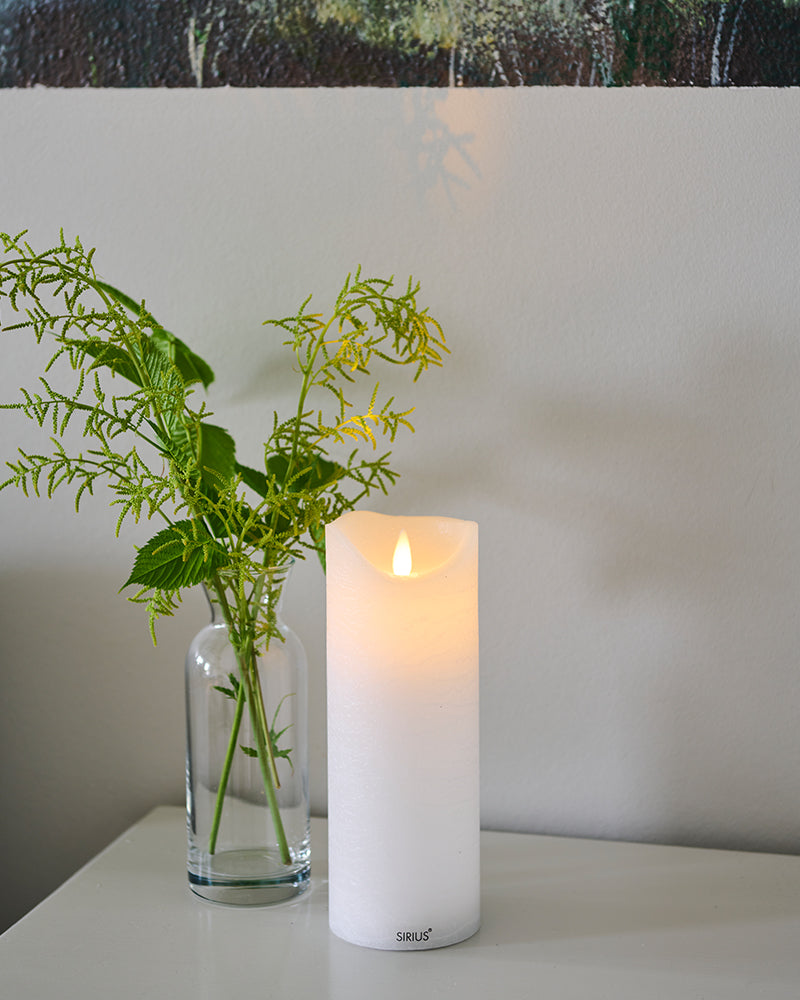 Sara Genopladelig Ø 7,5 cm H 20 cm Hvid