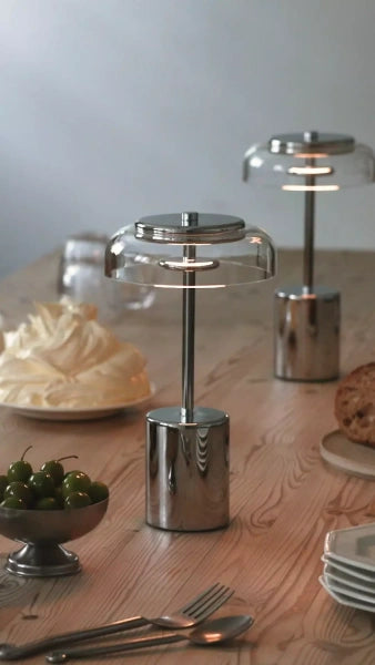 Blossi mini krom/klar led transportabel bordlampe