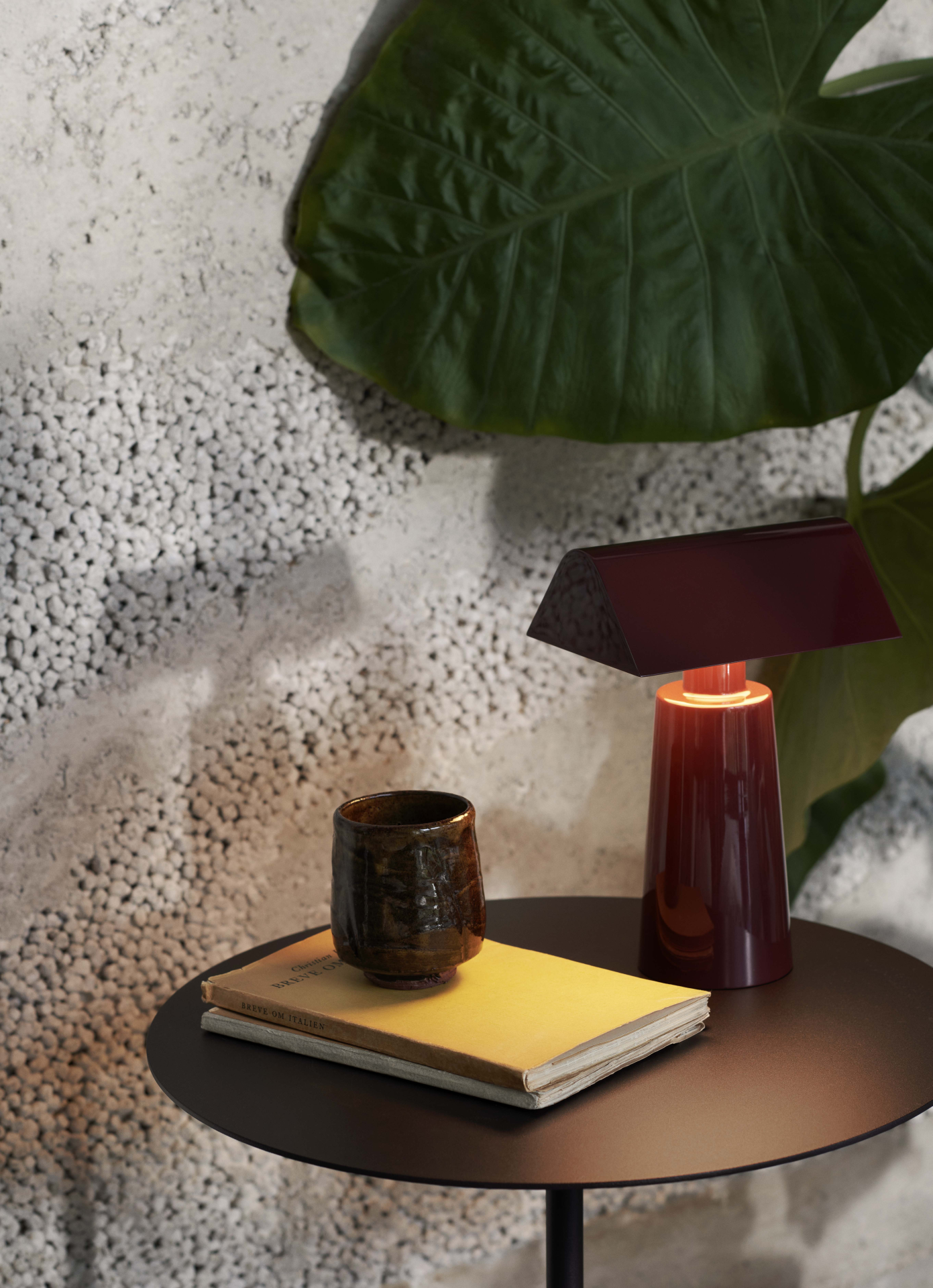 Caret portable MF1 Burgundy bordlampe