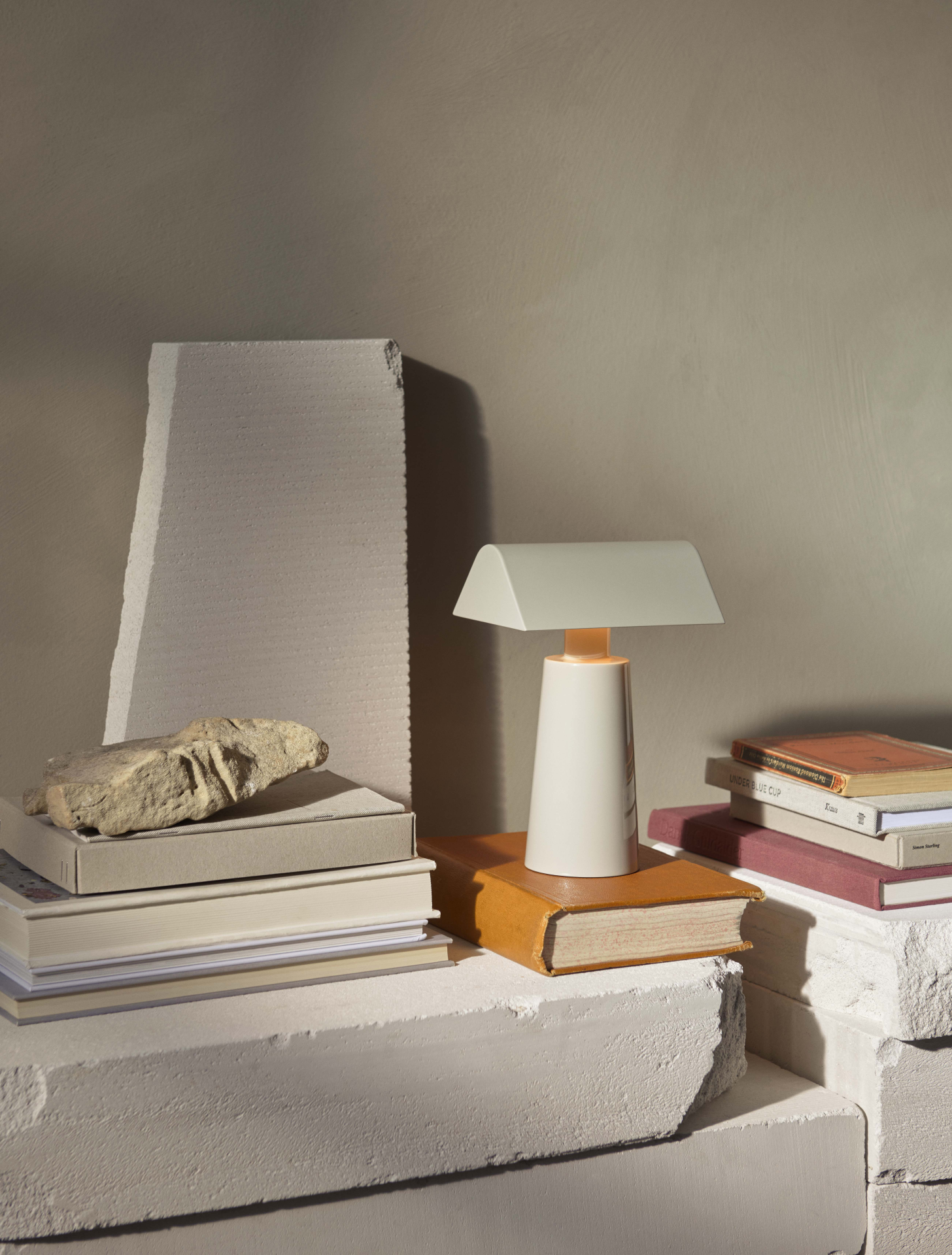 Caret portable MF1 Silk Grey bordlampe