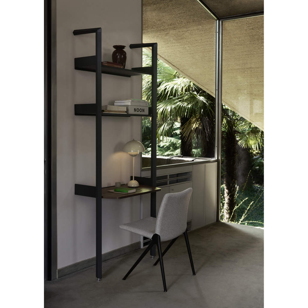 Flowerpot VP3 elfenbensfarvet bordlampe