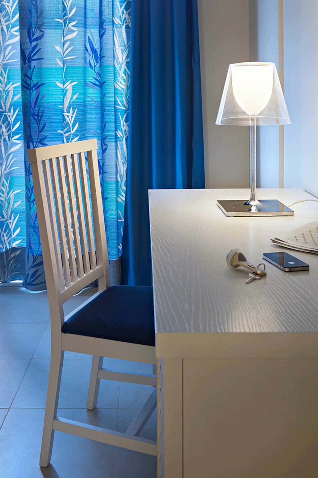 Ktribe T2 bordlampe transparent