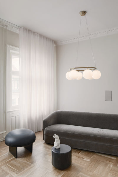 Miira 6 cirkulær messing/opal pendel