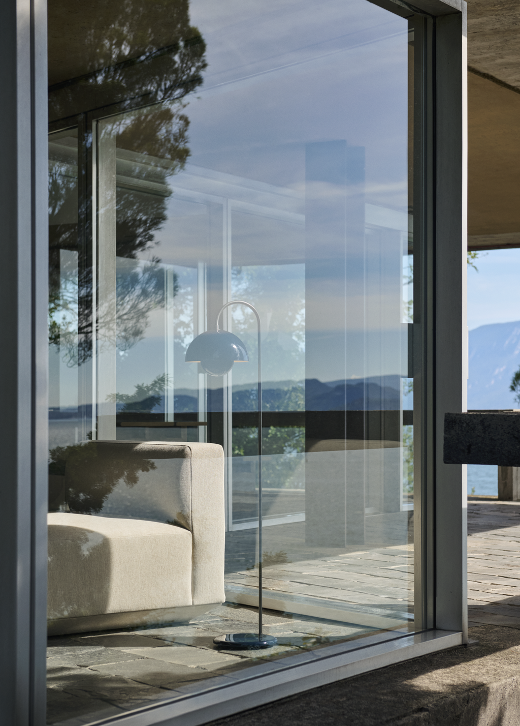 Flowerpot VP12 gulvlampe