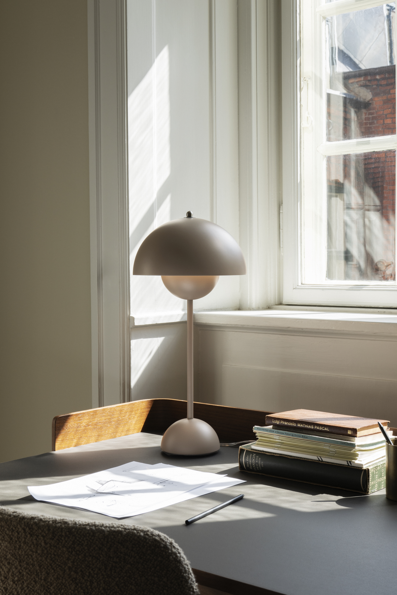 flowerpot VP3 mat beige bordlampe