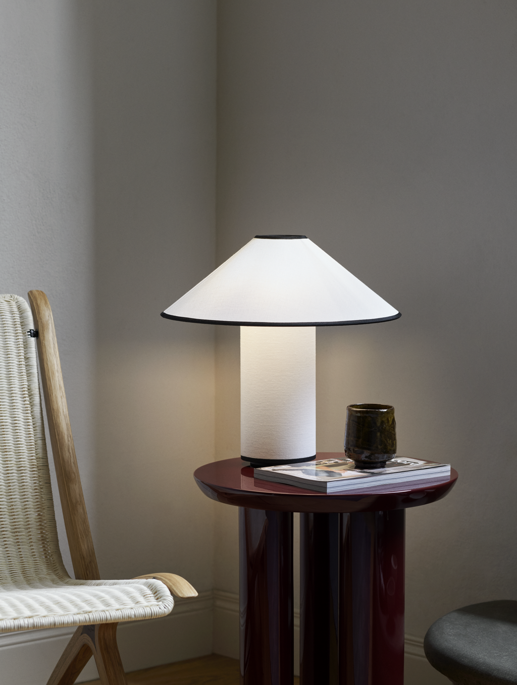 Colette ATD6 hvid/sort bordlampe