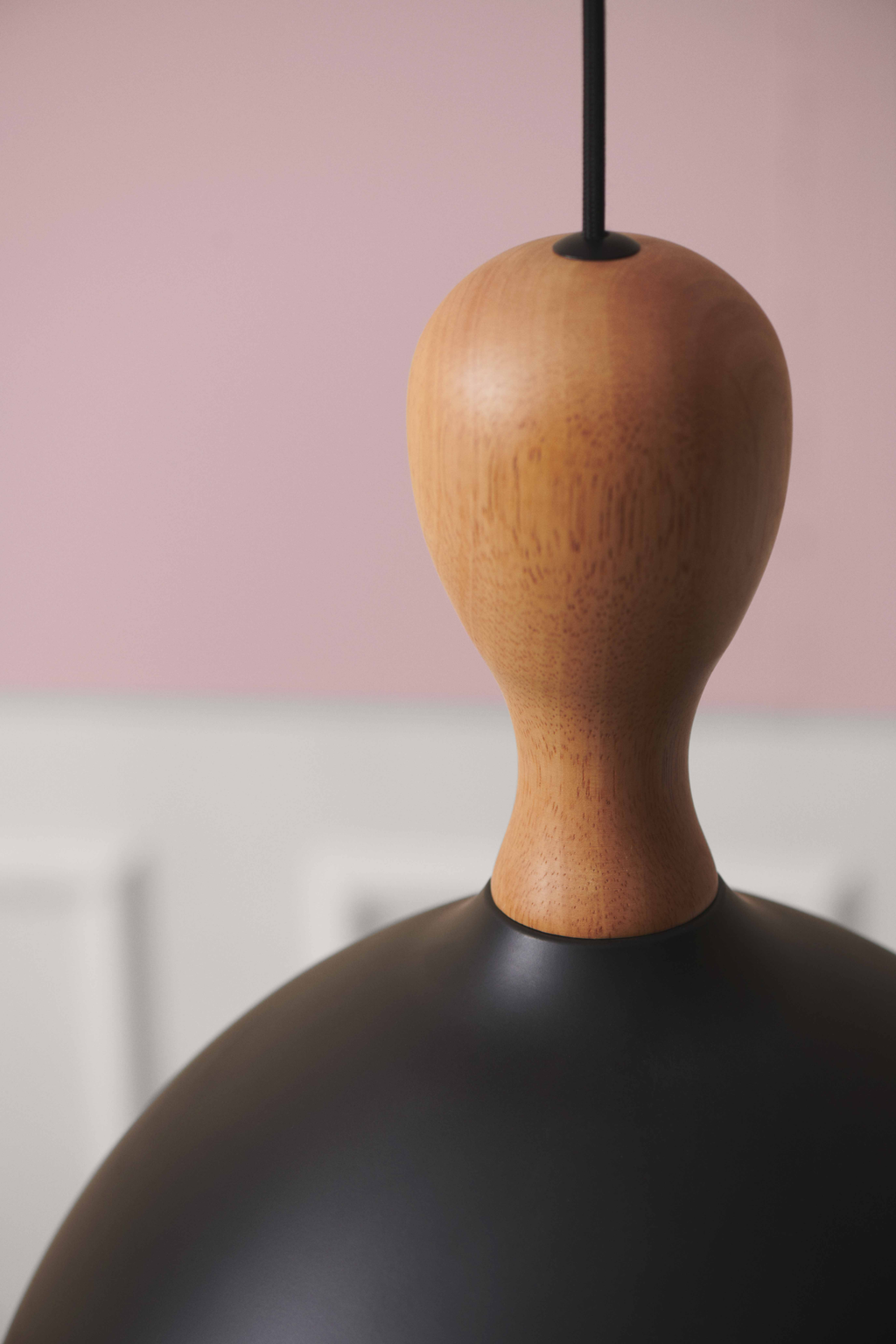 Dueodde  Ø18cm - Sort/Træ Pendel