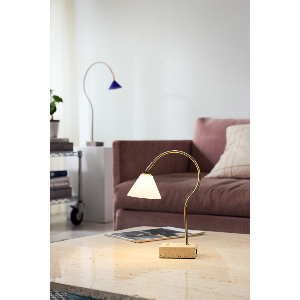 Question antik messing/opal glas transportabel bordlampe