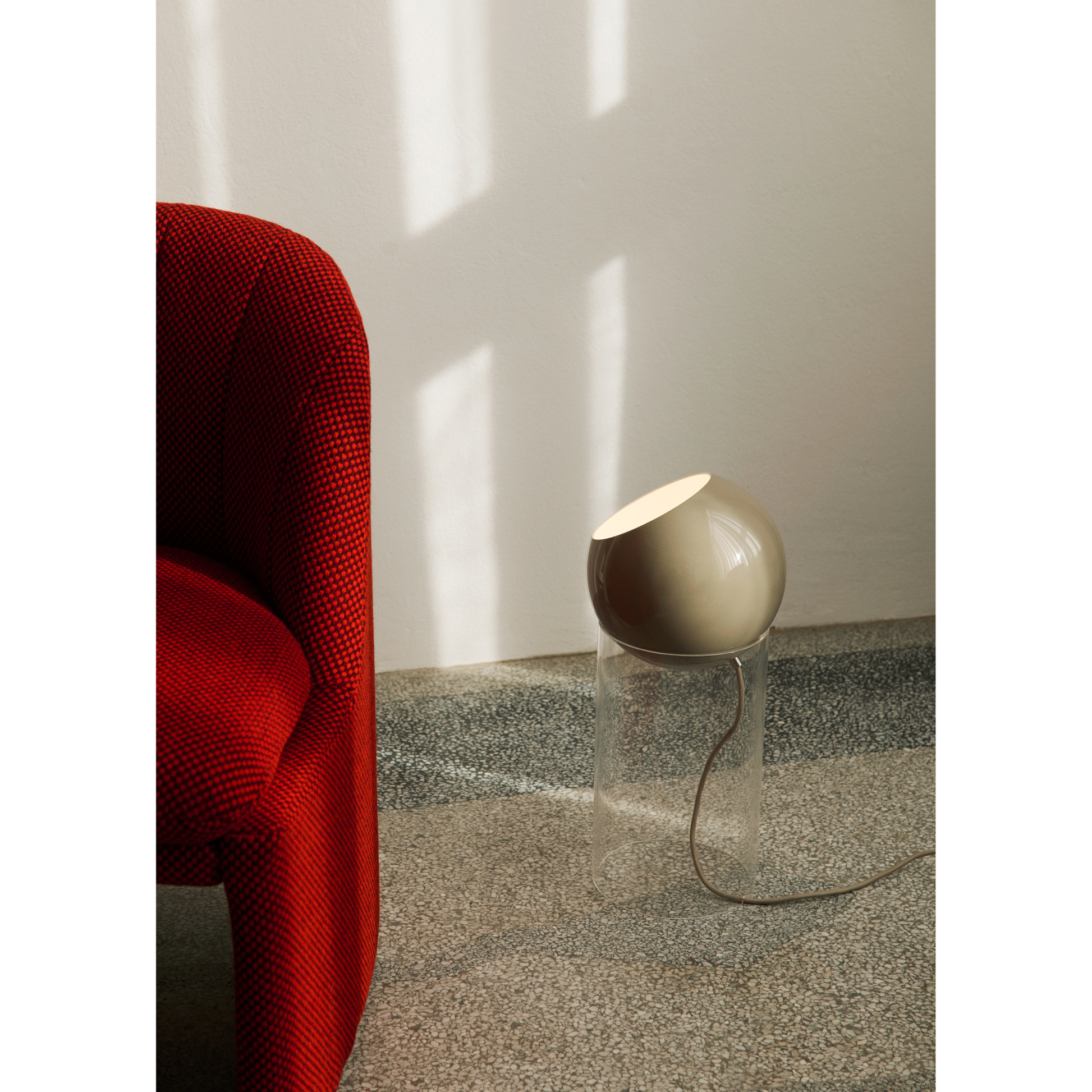 Topan VP14 base grå beige akryl guldlampe